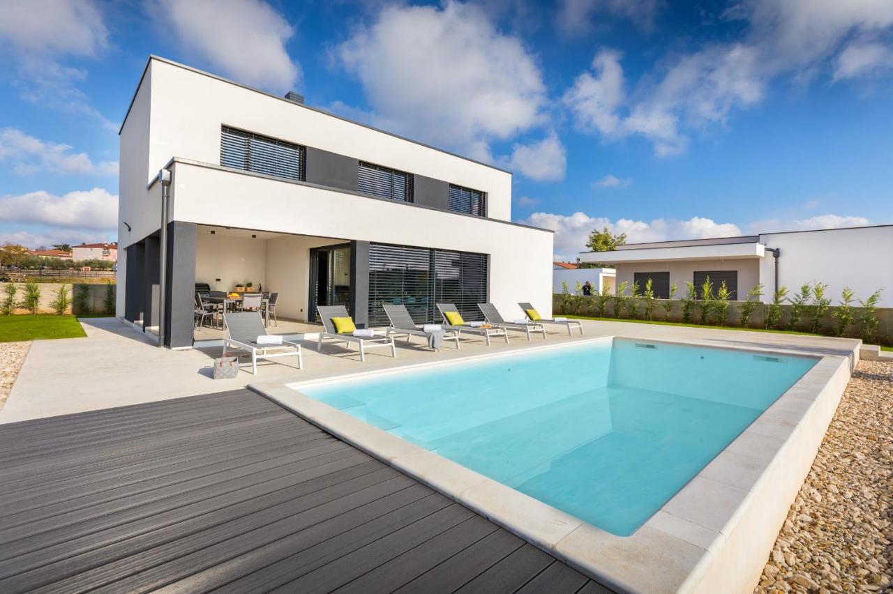 Amazing Private Villa With Outdoor Swimming Pool In 沃德年 外观 照片