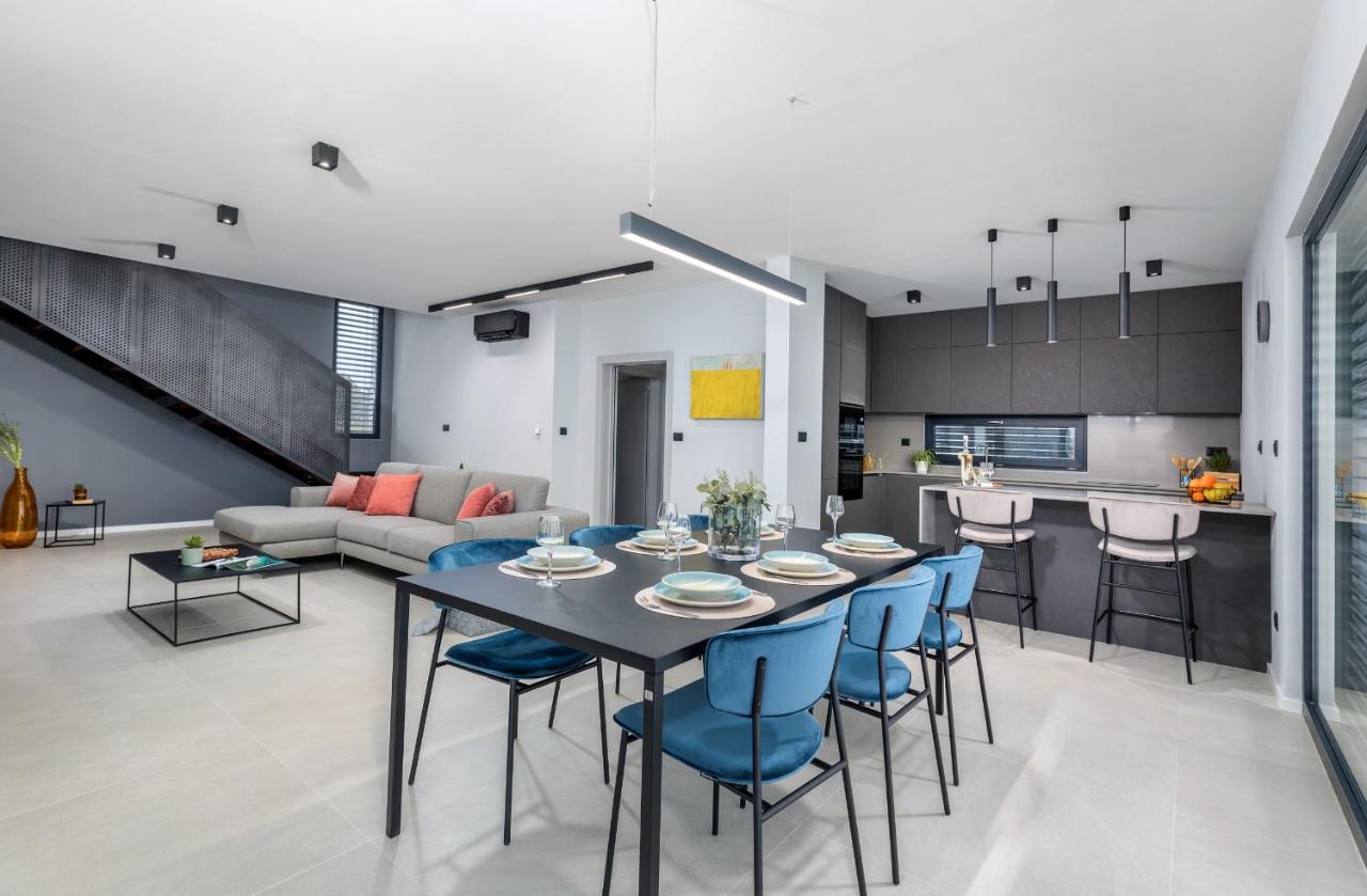 Amazing Private Villa With Outdoor Swimming Pool In 沃德年 外观 照片